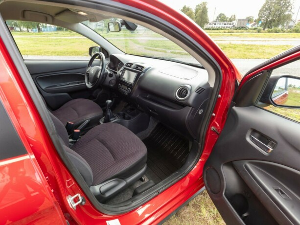 mitsubishi-space-star-bensin-2013-big-18