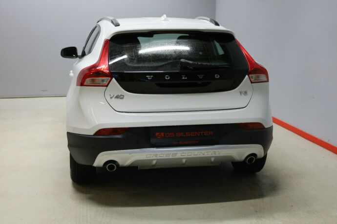 volvo-v40-cross-country-bensin-2018-big-4