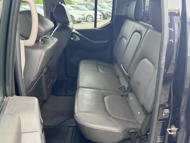 nissan-navara-diesel-2012-big-13