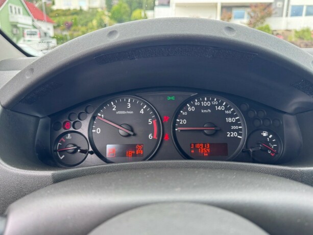 nissan-navara-diesel-2012-big-16