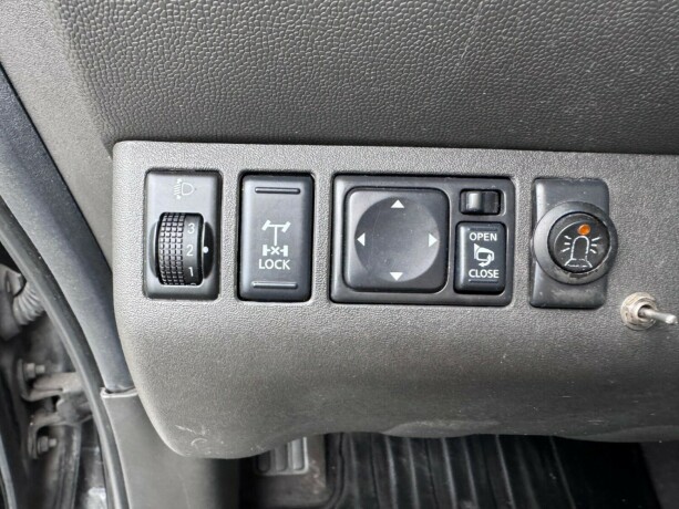 nissan-navara-diesel-2012-big-15