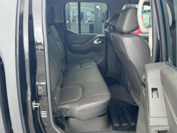 nissan-navara-diesel-2012-big-12