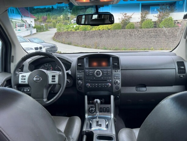 nissan-navara-diesel-2012-big-6