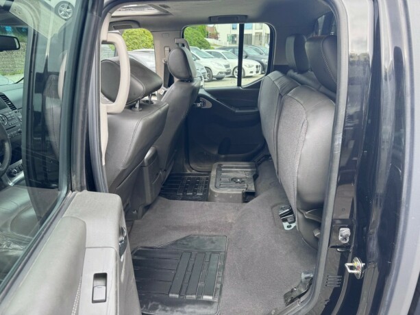 nissan-navara-diesel-2012-big-19
