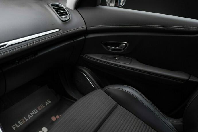 renault-grand-scenic-diesel-2018-big-24