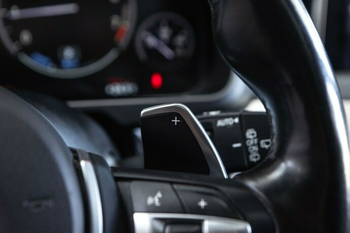 bmw-x5-plug-in-petrol-2018-big-12