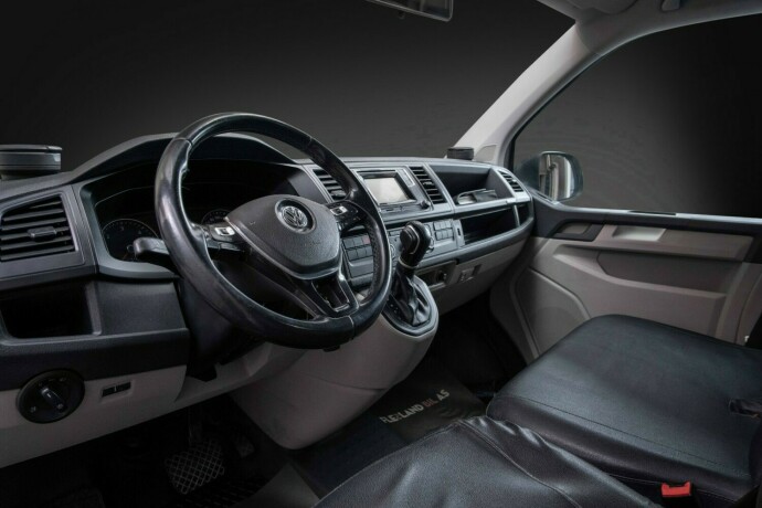 volkswagen-transporter-diesel-2017-big-22