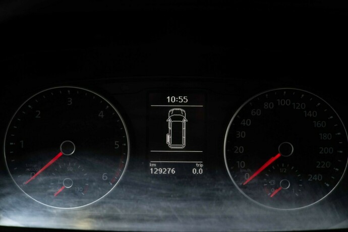 volkswagen-transporter-diesel-2017-big-11