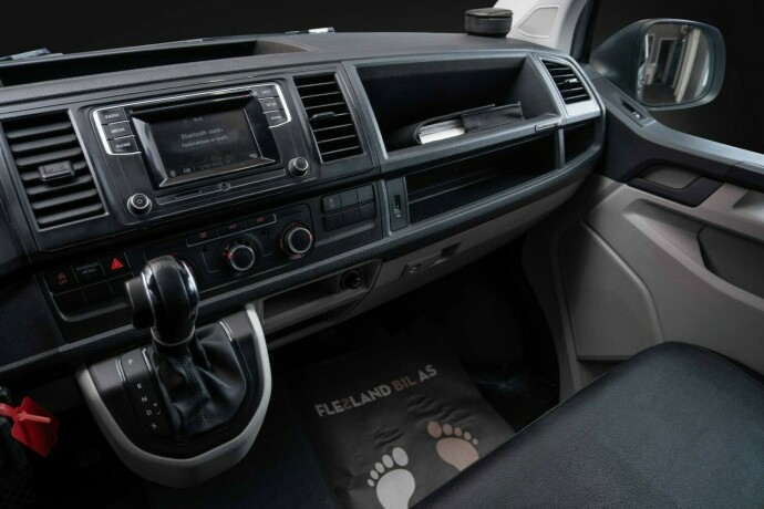volkswagen-transporter-diesel-2017-big-15