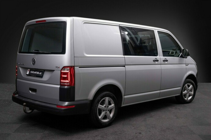 volkswagen-transporter-diesel-2017-big-7