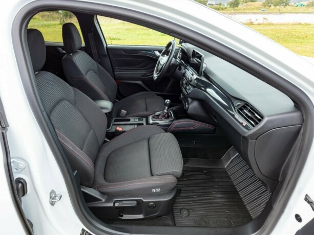 ford-focus-diesel-2021-big-16