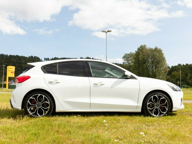 ford-focus-diesel-2021-big-6