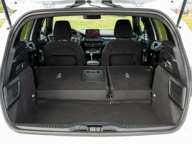 ford-focus-diesel-2021-big-24