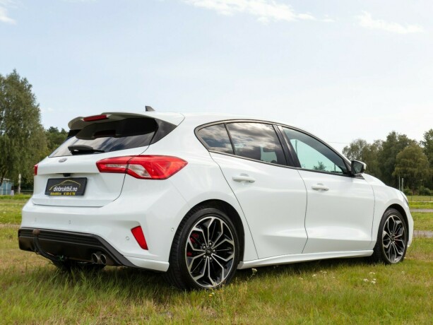 ford-focus-diesel-2021-big-5