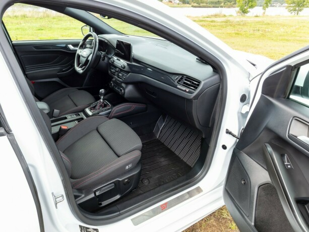 ford-focus-diesel-2021-big-17