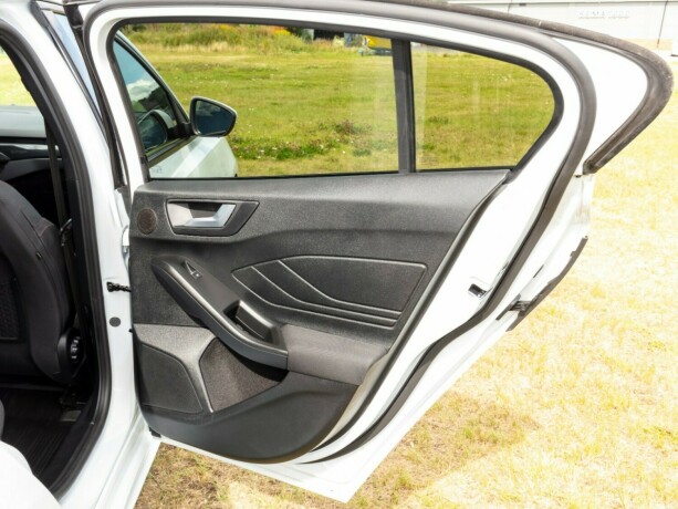 ford-focus-diesel-2021-big-21