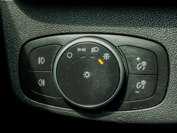 ford-focus-diesel-2021-big-36