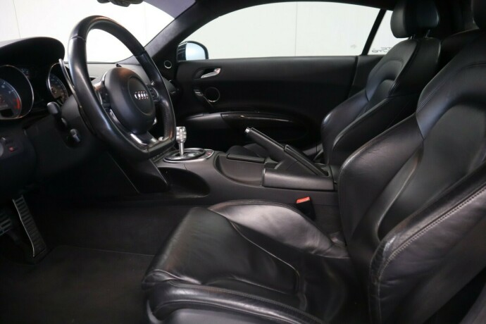 audi-r8-bensin-2008-big-23