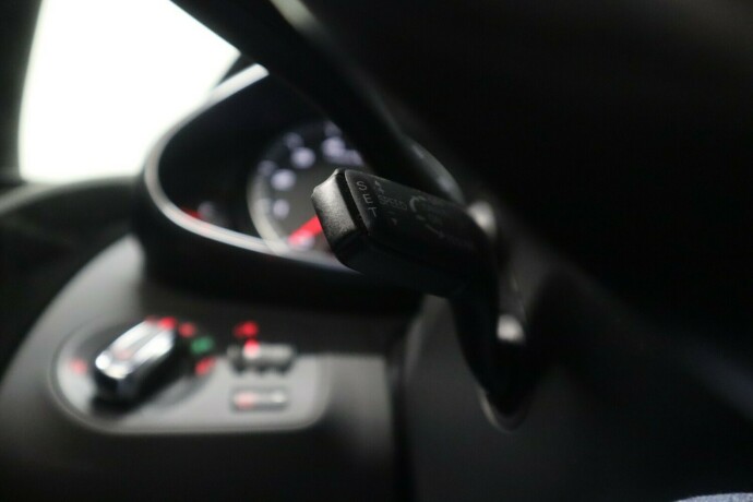 audi-r8-bensin-2008-big-44