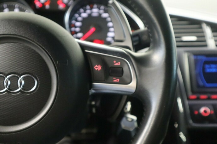 audi-r8-bensin-2008-big-31
