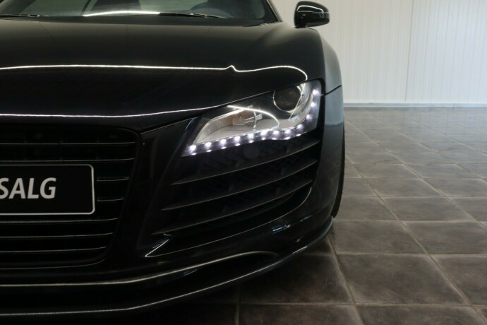 audi-r8-bensin-2008-big-13