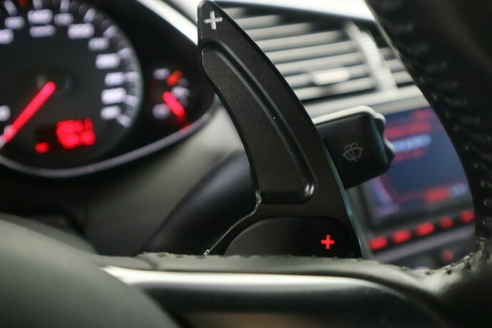 audi-r8-bensin-2008-big-43