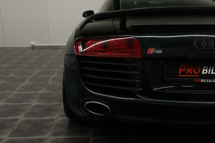 audi-r8-bensin-2008-big-8