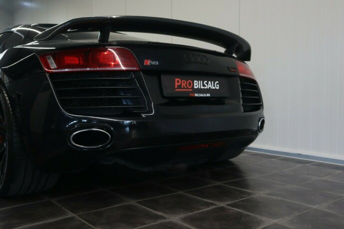 audi-r8-bensin-2008-big-21