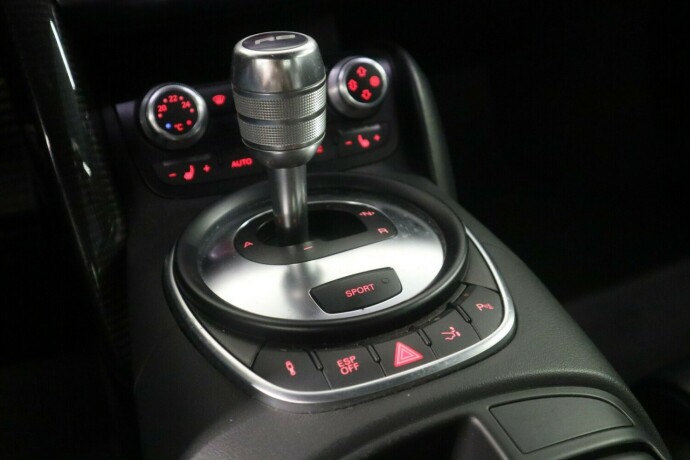 audi-r8-bensin-2008-big-32