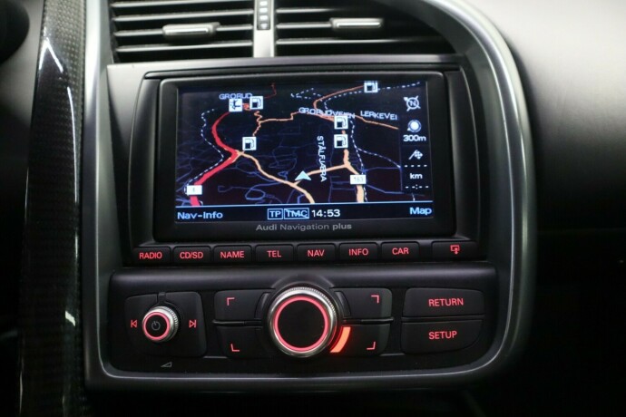 audi-r8-bensin-2008-big-37