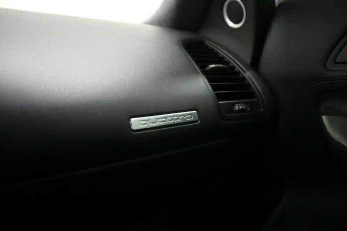 audi-r8-bensin-2008-big-41
