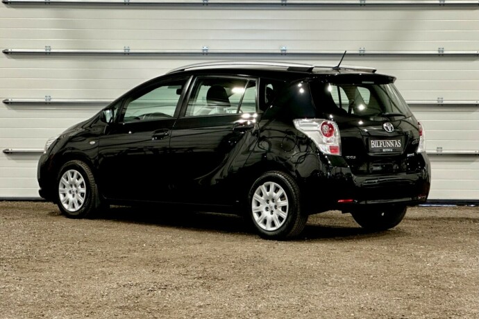 toyota-verso-bensin-2010-big-3