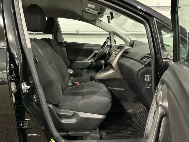 toyota-verso-bensin-2010-big-8