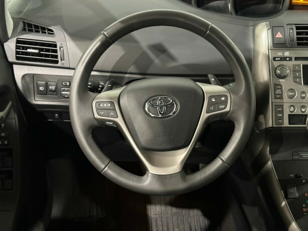 toyota-verso-bensin-2010-big-18
