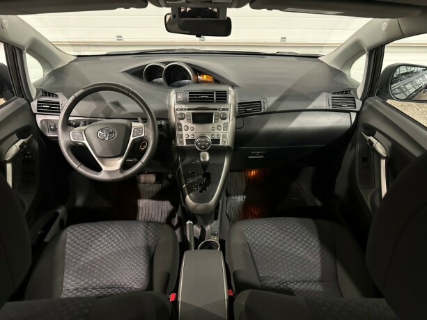 toyota-verso-bensin-2010-big-17