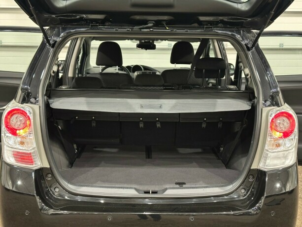 toyota-verso-bensin-2010-big-15
