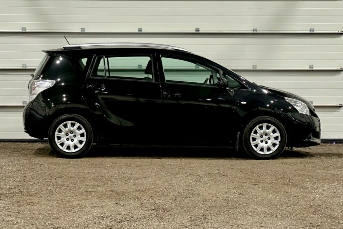 toyota-verso-bensin-2010-big-1