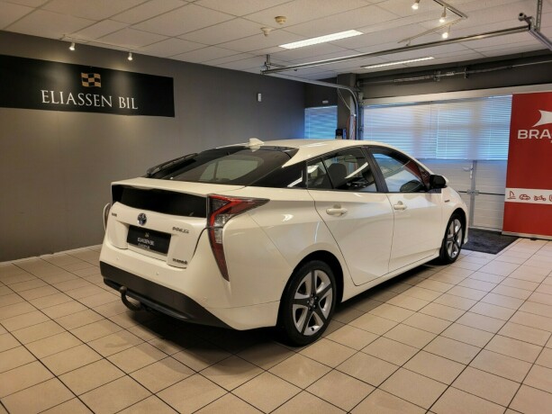 toyota-prius-elektrisitetbensin-2016-big-4