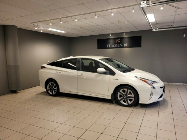 toyota-prius-elektrisitetbensin-2016-big-2