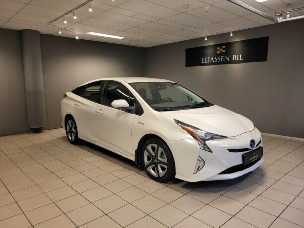 toyota-prius-elektrisitetbensin-2016-big-0