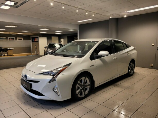 toyota-prius-elektrisitetbensin-2016-big-7