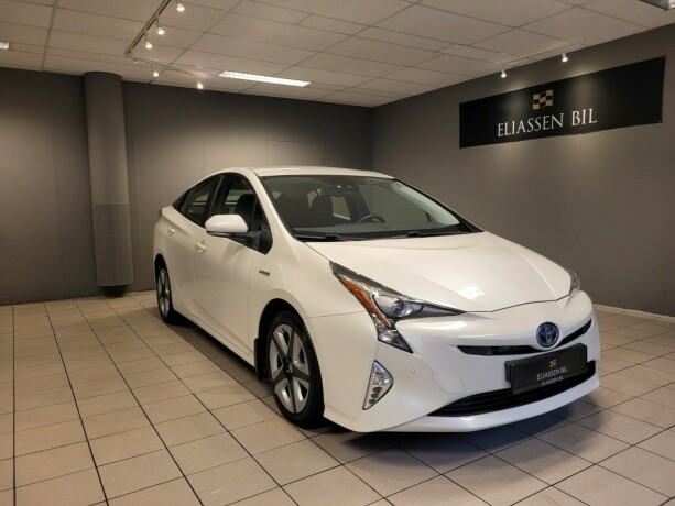 toyota-prius-elektrisitetbensin-2016-big-9