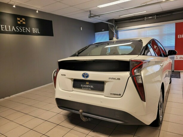 toyota-prius-elektrisitetbensin-2016-big-5