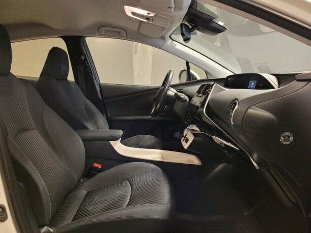 toyota-prius-elektrisitetbensin-2016-big-10