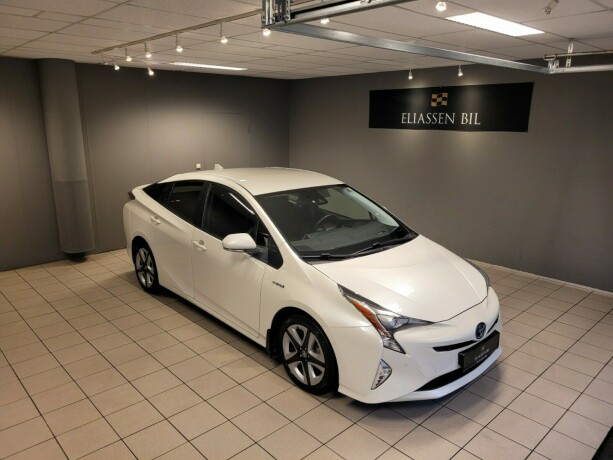 toyota-prius-elektrisitetbensin-2016-big-1