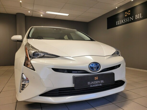 toyota-prius-elektrisitetbensin-2016-big-8
