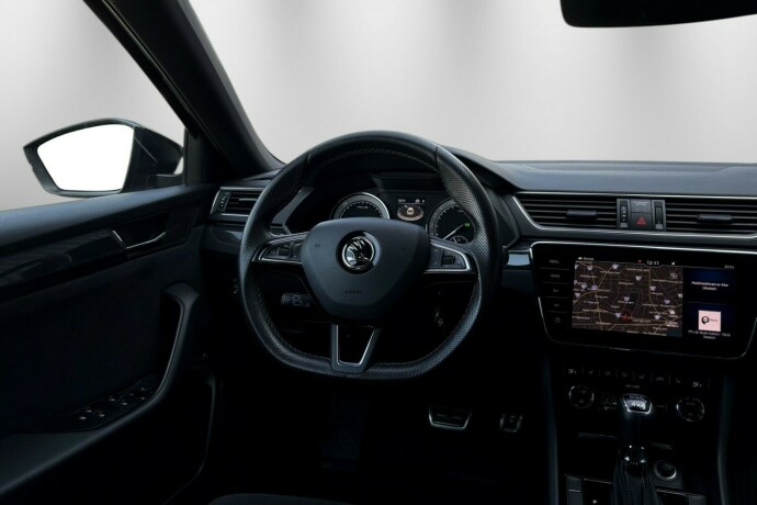skoda-superb-diesel-2018-big-13