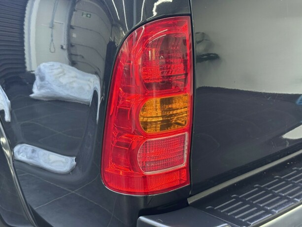 toyota-hilux-diesel-2011-big-7