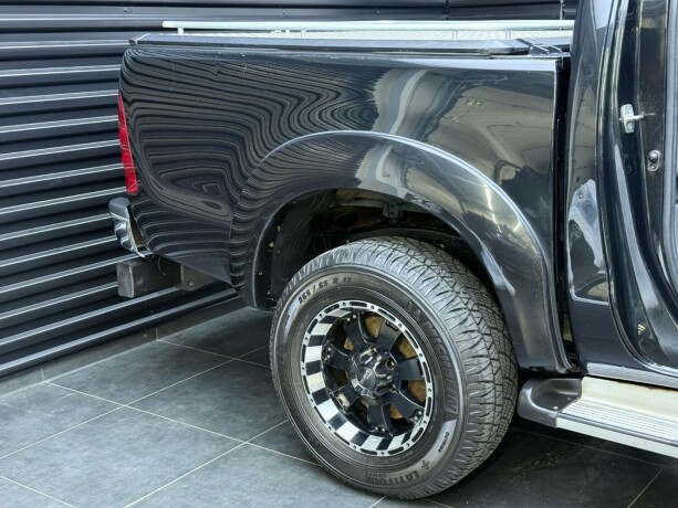 toyota-hilux-diesel-2011-big-5