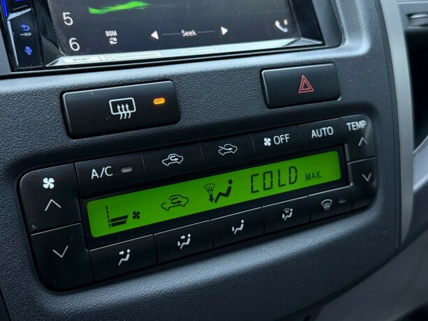 toyota-hilux-diesel-2011-big-26